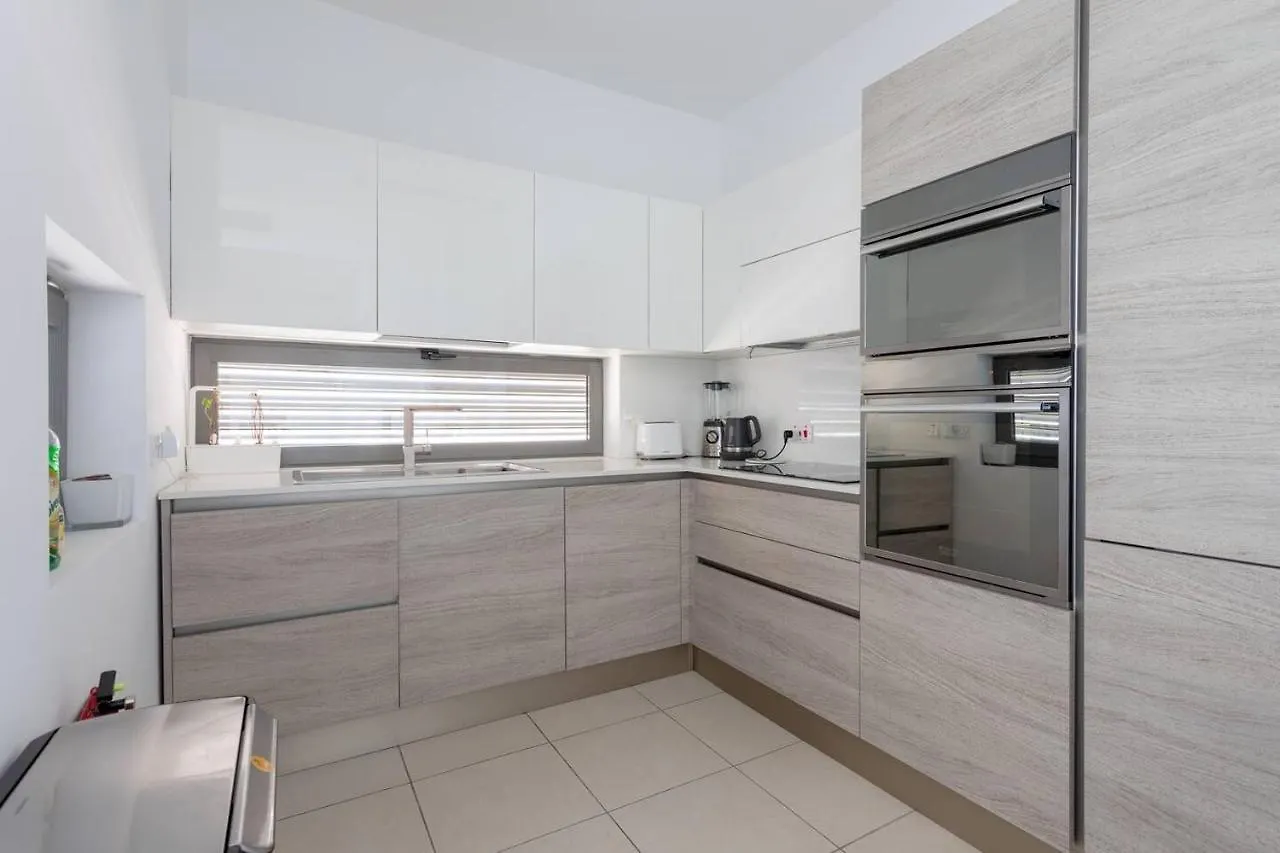 Portomaso - Modern Duplex Apartment Malta